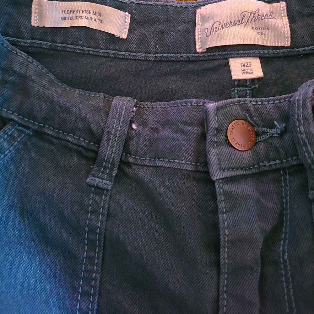 Shorts - Picture 3 of 3